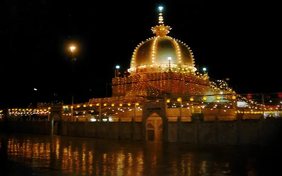 Inside Ajmer Dargah